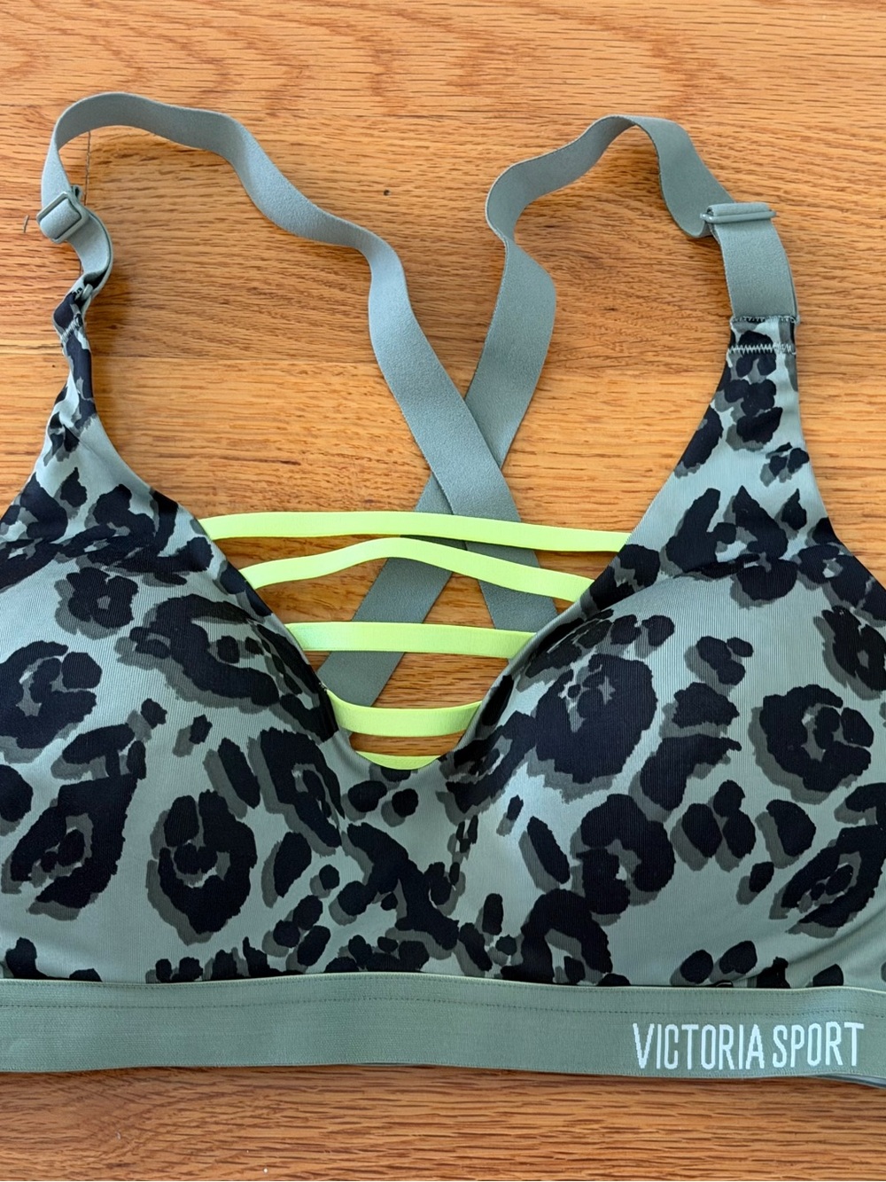 Victoria Sport 34C Gray/Black Leopard Strappy Crossback Sports Bra NEW